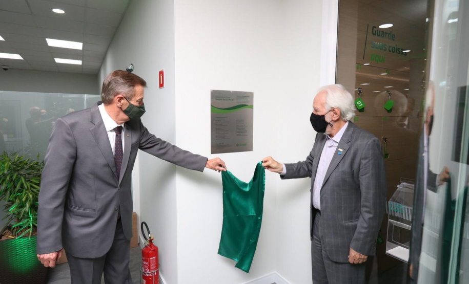 As cooperativas de créditos são estratégicas e ajudam a fortalecer o setor produtivo paranaense, em especial durante a pandemia da Covid 19. A afirmação foi feita pelo vice-governador Darci Piana ao participar, nesta quinta-feira (08), da inauguração de uma agência do Sicredi em Curitiba. Ele destacou o setor, que hoje representa na região Sul cerca de 15% no sistema financeiro.. Foto: Camila Tonett