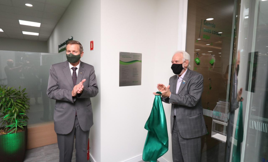 As cooperativas de créditos são estratégicas e ajudam a fortalecer o setor produtivo paranaense, em especial durante a pandemia da Covid 19. A afirmação foi feita pelo vice-governador Darci Piana ao participar, nesta quinta-feira (08), da inauguração de uma agência do Sicredi em Curitiba. Ele destacou o setor, que hoje representa na região Sul cerca de 15% no sistema financeiro. Foto: Camila Tonett