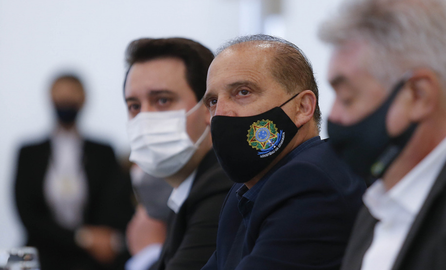 Curitiba-09-10-2020 - O governador Carlos Massa Ratinho Junior e o ministro da Cidadania, Onyx Lorenzoni, anunciam nesta sexta-feira mais um milhão e 800 mil reais para o Programa de Aquisição de Alimentos. A ação beneficia milhares de agricultores familiares locais e pessoas que se encontram em situação de vulnerabilidade social. Dos 399 municípios do Estado, 118 executam o PAA - Foto : Jonathan Campos / AEN