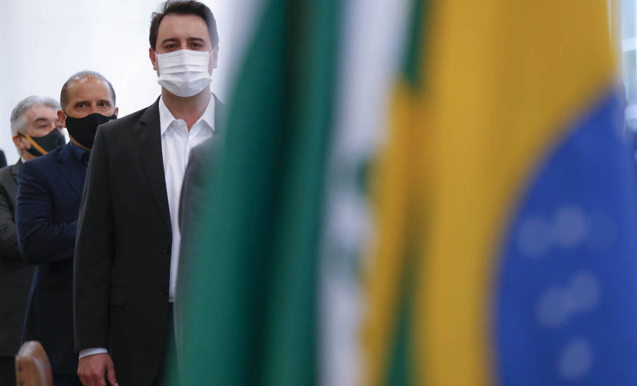 Curitiba-09-10-2020 - O governador Carlos Massa Ratinho Junior e o ministro da Cidadania, Onyx Lorenzoni, anunciam nesta sexta-feira mais um milhão e 800 mil reais para o Programa de Aquisição de Alimentos. A ação beneficia milhares de agricultores familiares locais e pessoas que se encontram em situação de vulnerabilidade social. Dos 399 municípios do Estado, 118 executam o PAA - Foto : Jonathan Campos / AEN