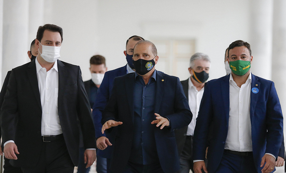 Curitiba-09-10-2020 - O governador Carlos Massa Ratinho Junior e o ministro da Cidadania, Onyx Lorenzoni, anunciam nesta sexta-feira mais um milhão e 800 mil reais para o Programa de Aquisição de Alimentos. A ação beneficia milhares de agricultores familiares locais e pessoas que se encontram em situação de vulnerabilidade social. Dos 399 municípios do Estado, 118 executam o PAA - Foto : Jonathan Campos / AEN