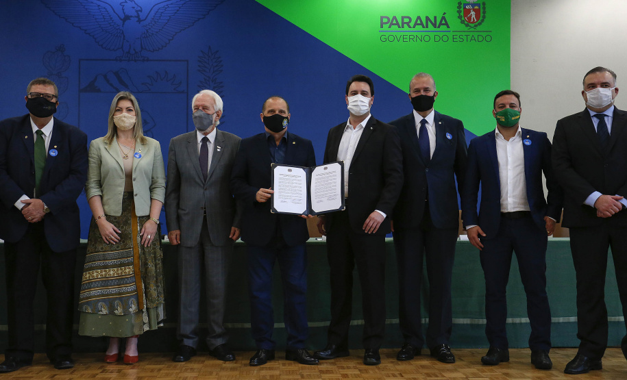 Curitiba-09-10-2020 - O governador Carlos Massa Ratinho Junior e o ministro da Cidadania, Onyx Lorenzoni, anunciam nesta sexta-feira mais um milhão e 800 mil reais para o Programa de Aquisição de Alimentos. A ação beneficia milhares de agricultores familiares locais e pessoas que se encontram em situação de vulnerabilidade social. Dos 399 municípios do Estado, 118 executam o PAA - Foto : Jonathan Campos / AEN