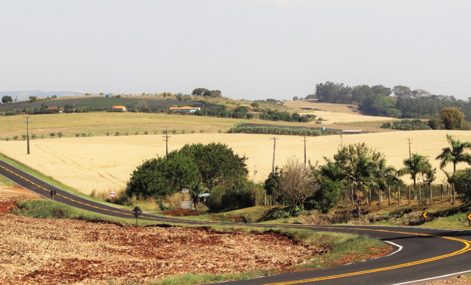Ligação entre Marialva e o distrito de Aquidaban recebe melhorias . Foto:DER