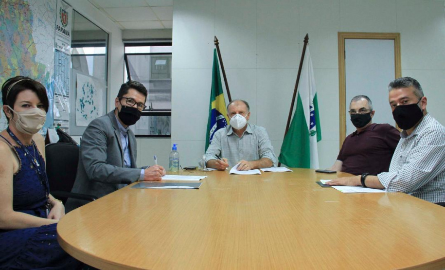 Assinados contratos para PDUIs das regiões de Londrina e Maringá
.Foto: SEDU