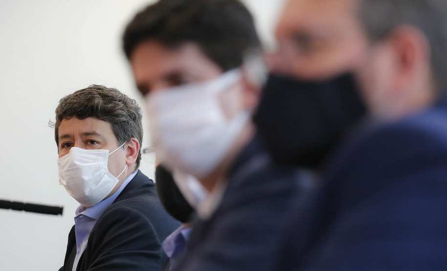 Curitiba-13-10-2020 - Governador Carlos Massa Ratinho Junior assina protocolo de intenções e retomada de investimentos do Grupo Positivo - Presidente da tecnologia Positivo Helio Rotenberg  -Foto : Jonathan Campos / AEN