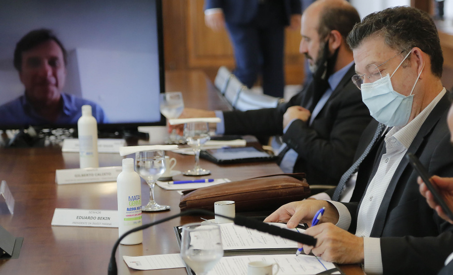 Curitiba-13-10-2020 - Governador Carlos Massa Ratinho Junior assina protocolo de intenções e retomada de investimentos do Grupo Positivo - Presidente da tecnologia Positivo Helio Rotenberg  -Foto : Jonathan Campos / AEN