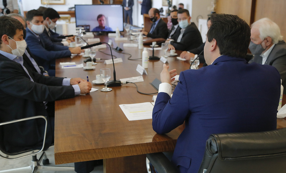 Curitiba-13-10-2020 - Governador Carlos Massa Ratinho Junior assina protocolo de intenções e retomada de investimentos do Grupo Positivo - Presidente da tecnologia Positivo Helio Rotenberg  -Foto : Jonathan Campos / AEN