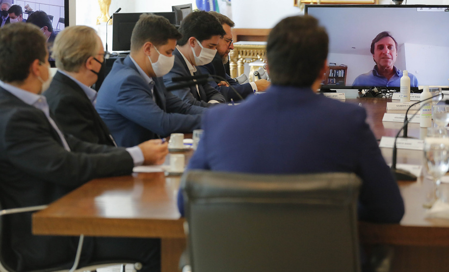 Curitiba-13-10-2020 - Governador Carlos Massa Ratinho Junior assina protocolo de intenções e retomada de investimentos do Grupo Positivo - Presidente da tecnologia Positivo Helio Rotenberg  -Foto : Jonathan Campos / AEN