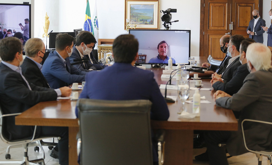 Curitiba-13-10-2020 - Governador Carlos Massa Ratinho Junior assina protocolo de intenções e retomada de investimentos do Grupo Positivo - Presidente da tecnologia Positivo Helio Rotenberg  -Foto : Jonathan Campos / AEN