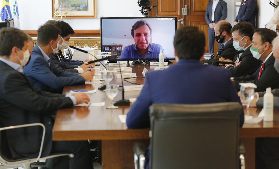 Curitiba-13-10-2020 - Governador Carlos Massa Ratinho Junior assina protocolo de intenções e retomada de investimentos do Grupo Positivo - Presidente da tecnologia Positivo Helio Rotenberg  -Foto : Jonathan Campos / AEN