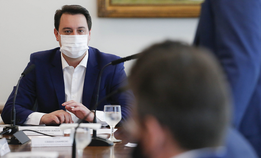 Curitiba-13-10-2020 - Governador Carlos Massa Ratinho Junior assina protocolo de intenções e retomada de investimentos do Grupo Positivo - Presidente da tecnologia Positivo Helio Rotenberg  -Foto : Jonathan Campos / AEN