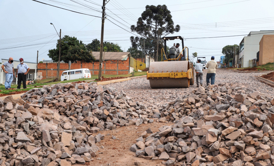 Asfalto novo garante melhor qualidade de vida em Cascavel. Rua Xavantes.