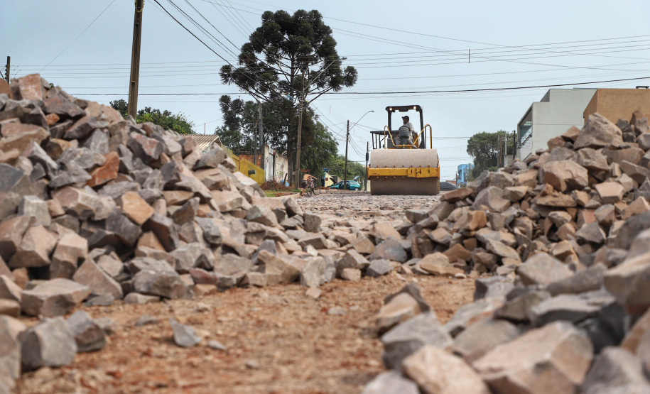 Asfalto novo garante melhor qualidade de vida em Cascavel. Rua Xavantes.
