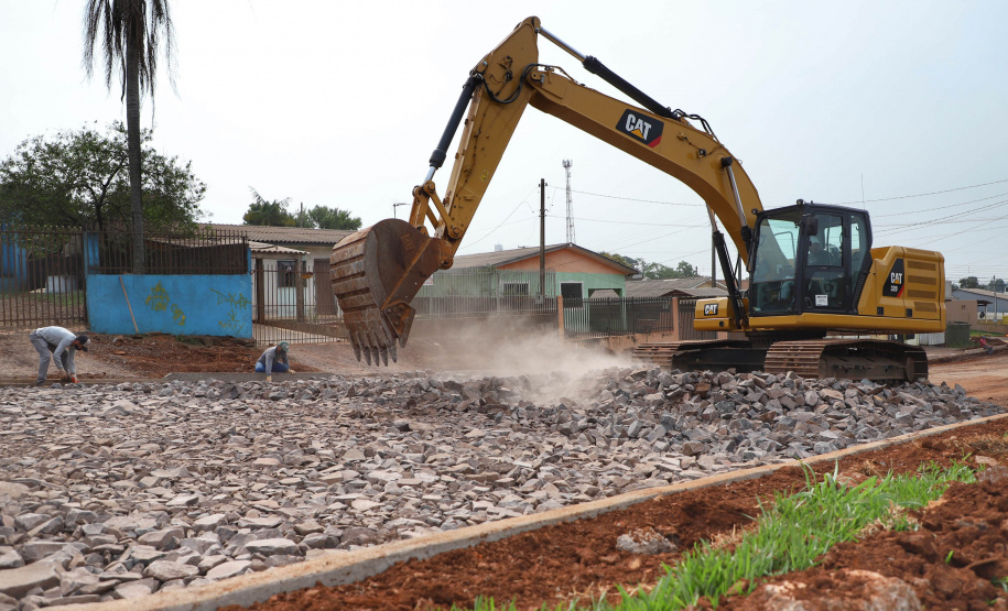 Asfalto novo garante melhor qualidade de vida em Cascavel. Rua Xavantes.