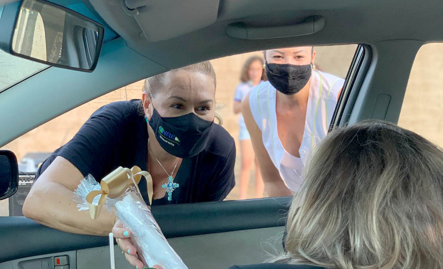 Dia do Professor é comemorado com drive-thru e homenagens online. Foto:SEED