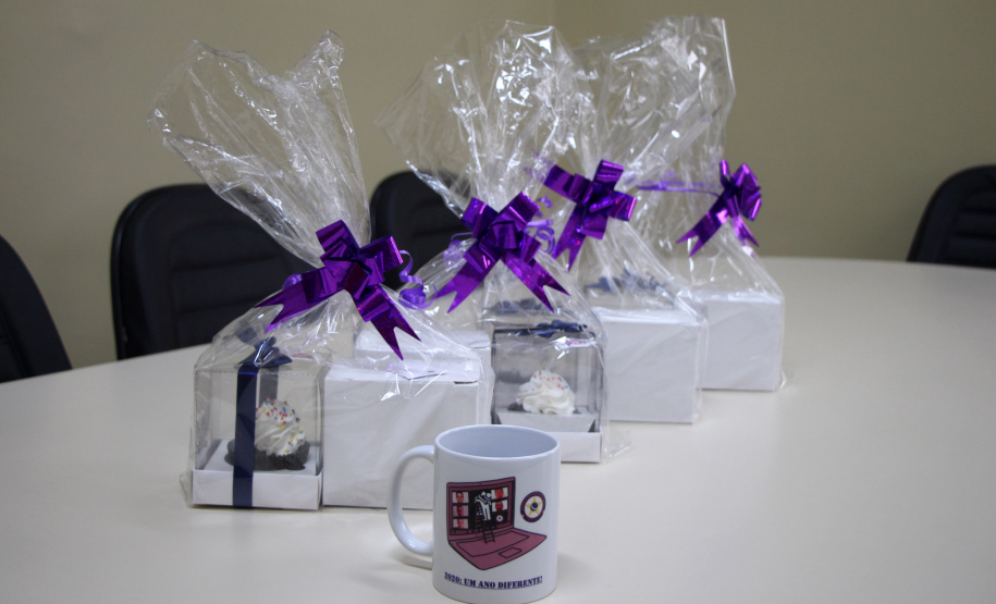 15-10-2020 Para celebrar o Dia do Professor, Colégio da Polícia Militar faz homenagem aos seus professores. Curitiba, 15 de Outubro de 2020. Para celebrar o Dia do Professor, Colégio da Polícia Militar faz homenagem aos seus professores.