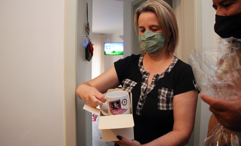 15-10-2020 Para celebrar o Dia do Professor, Colégio da Polícia Militar faz homenagem aos seus professores. Curitiba, 15 de Outubro de 2020. Para celebrar o Dia do Professor, Colégio da Polícia Militar faz homenagem aos seus professores. Foto: Professora Joyce Mari Sera Marques.