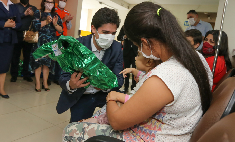 Parana Pia Encerramento da Campanha Paraná Piá, idealizada pela Primeira Dama do Estado, a Srª Luciana Saito Massa juntamente com a Superintendência Geral de Ação Solidária, no Hospital da Providencia em Apucarana, nesta quinta-feira(15).O objetivo da Campanha foi arrecadar brinquedos que foram entregues em comemoração ao dia das crianças. 15/10/2020 - Foto: Geraldo Bubniak/AEN