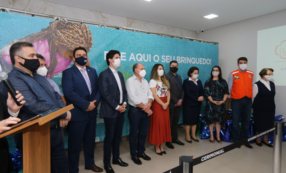 Parana Pia Encerramento da Campanha Paraná Piá, idealizada pela Primeira Dama do Estado, a Srª Luciana Saito Massa juntamente com a Superintendência Geral de Ação Solidária, no Hospital da Providencia em Apucarana, nesta quinta-feira(15).O objetivo da Campanha foi arrecadar brinquedos que foram entregues em comemoração ao dia das crianças. 15/10/2020 - Foto: Geraldo Bubniak/AEN