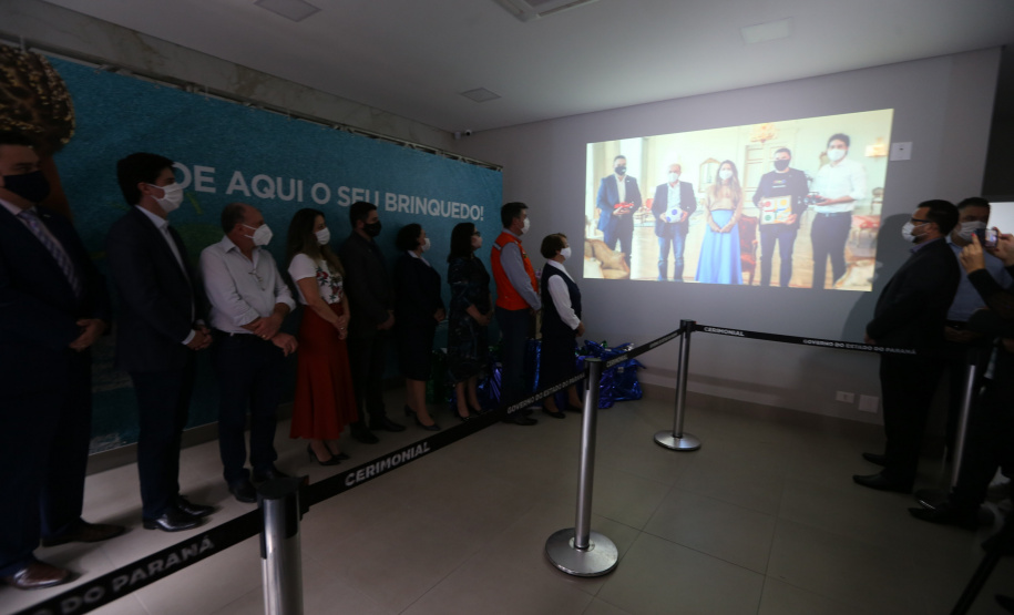 Parana Pia Encerramento da Campanha Paraná Piá, idealizada pela Primeira Dama do Estado, a Srª Luciana Saito Massa juntamente com a Superintendência Geral de Ação Solidária, no Hospital da Providencia em Apucarana, nesta quinta-feira(15).O objetivo da Campanha foi arrecadar brinquedos que foram entregues em comemoração ao dia das crianças. 15/10/2020 - Foto: Geraldo Bubniak/AEN