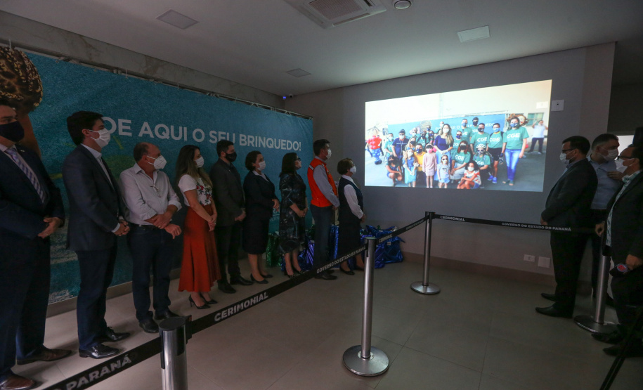 Parana Pia Encerramento da Campanha Paraná Piá, idealizada pela Primeira Dama do Estado, a Srª Luciana Saito Massa juntamente com a Superintendência Geral de Ação Solidária, no Hospital da Providencia em Apucarana, nesta quinta-feira(15).O objetivo da Campanha foi arrecadar brinquedos que foram entregues em comemoração ao dia das crianças. 15/10/2020 - Foto: Geraldo Bubniak/AEN