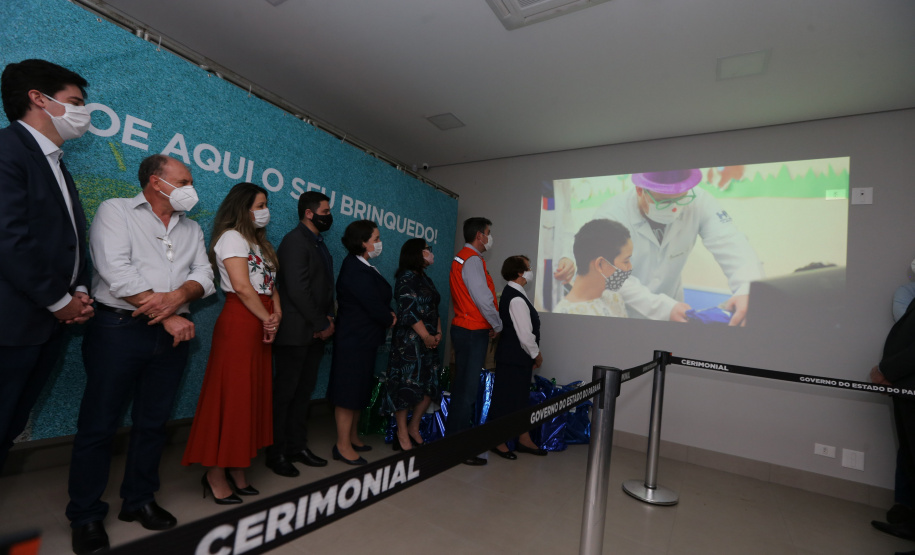 Parana Pia Encerramento da Campanha Paraná Piá, idealizada pela Primeira Dama do Estado, a Srª Luciana Saito Massa juntamente com a Superintendência Geral de Ação Solidária, no Hospital da Providencia em Apucarana, nesta quinta-feira(15).O objetivo da Campanha foi arrecadar brinquedos que foram entregues em comemoração ao dia das crianças. 15/10/2020 - Foto: Geraldo Bubniak/AEN