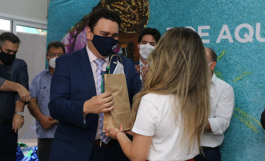 Parana Pia Encerramento da Campanha Paraná Piá, idealizada pela Primeira Dama do Estado, a Srª Luciana Saito Massa juntamente com a Superintendência Geral de Ação Solidária, no Hospital da Providencia em Apucarana, nesta quinta-feira(15).O objetivo da Campanha foi arrecadar brinquedos que foram entregues em comemoração ao dia das crianças. 15/10/2020 - Foto: Geraldo Bubniak/AEN