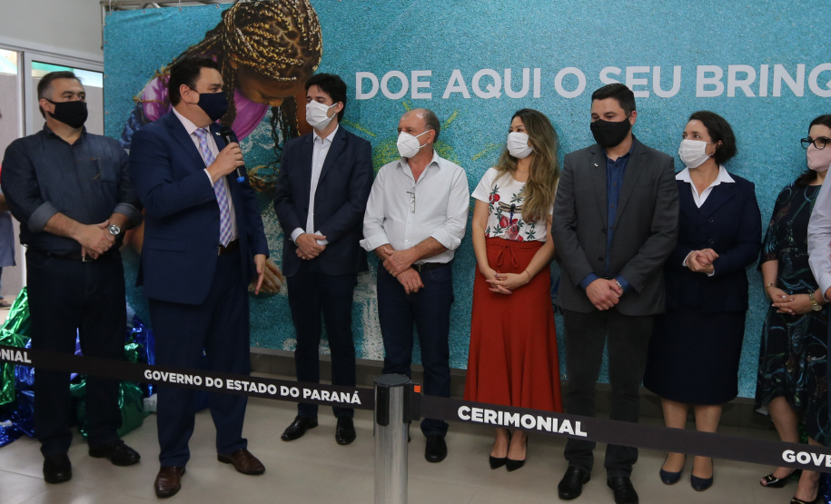 Parana Pia Encerramento da Campanha Paraná Piá, idealizada pela Primeira Dama do Estado, a Srª Luciana Saito Massa juntamente com a Superintendência Geral de Ação Solidária, no Hospital da Providencia em Apucarana, nesta quinta-feira(15).O objetivo da Campanha foi arrecadar brinquedos que foram entregues em comemoração ao dia das crianças. 15/10/2020 - Foto: Geraldo Bubniak/AEN