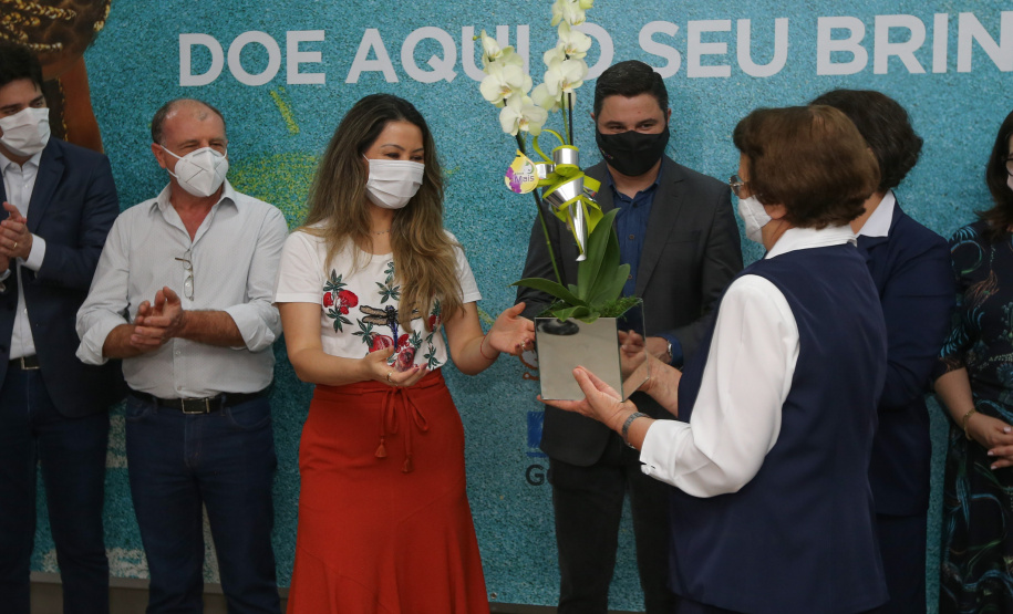 Parana Pia Encerramento da Campanha Paraná Piá, idealizada pela Primeira Dama do Estado, a Srª Luciana Saito Massa juntamente com a Superintendência Geral de Ação Solidária, no Hospital da Providencia em Apucarana, nesta quinta-feira(15).O objetivo da Campanha foi arrecadar brinquedos que foram entregues em comemoração ao dia das crianças. 15/10/2020 - Foto: Geraldo Bubniak/AEN