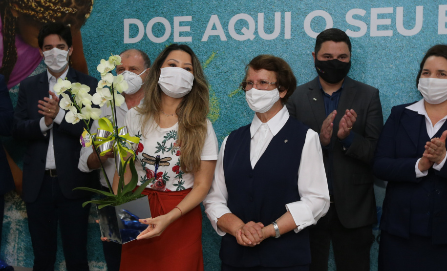 Parana Pia Encerramento da Campanha Paraná Piá, idealizada pela Primeira Dama do Estado, a Srª Luciana Saito Massa juntamente com a Superintendência Geral de Ação Solidária, no Hospital da Providencia em Apucarana, nesta quinta-feira(15).O objetivo da Campanha foi arrecadar brinquedos que foram entregues em comemoração ao dia das crianças. 15/10/2020 - Foto: Geraldo Bubniak/AEN