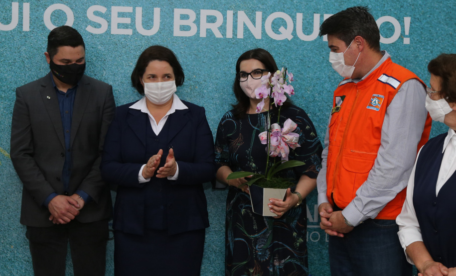 Parana Pia Encerramento da Campanha Paraná Piá, idealizada pela Primeira Dama do Estado, a Srª Luciana Saito Massa juntamente com a Superintendência Geral de Ação Solidária, no Hospital da Providencia em Apucarana, nesta quinta-feira(15).O objetivo da Campanha foi arrecadar brinquedos que foram entregues em comemoração ao dia das crianças. 15/10/2020 - Foto: Geraldo Bubniak/AEN
