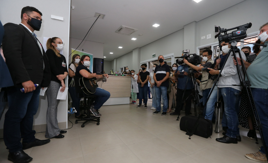 Parana Pia Encerramento da Campanha Paraná Piá, idealizada pela Primeira Dama do Estado, a Srª Luciana Saito Massa juntamente com a Superintendência Geral de Ação Solidária, no Hospital da Providencia em Apucarana, nesta quinta-feira(15).O objetivo da Campanha foi arrecadar brinquedos que foram entregues em comemoração ao dia das crianças. 15/10/2020 - Foto: Geraldo Bubniak/AEN