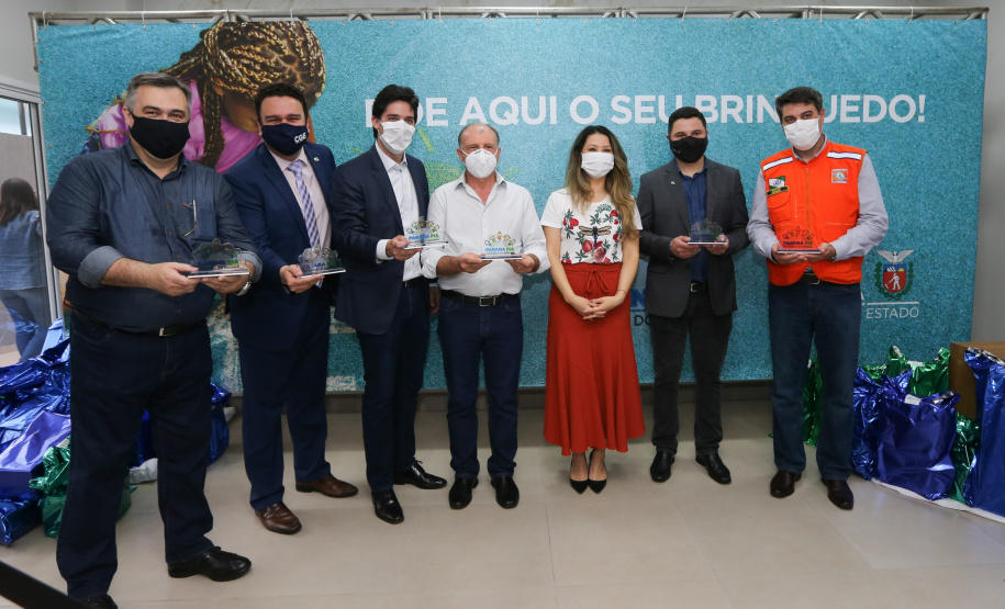 Parana Pia Encerramento da Campanha Paraná Piá, idealizada pela Primeira Dama do Estado, a Srª Luciana Saito Massa juntamente com a Superintendência Geral de Ação Solidária, no Hospital da Providencia em Apucarana, nesta quinta-feira(15).O objetivo da Campanha foi arrecadar brinquedos que foram entregues em comemoração ao dia das crianças. 15/10/2020 - Foto: Geraldo Bubniak/AEN