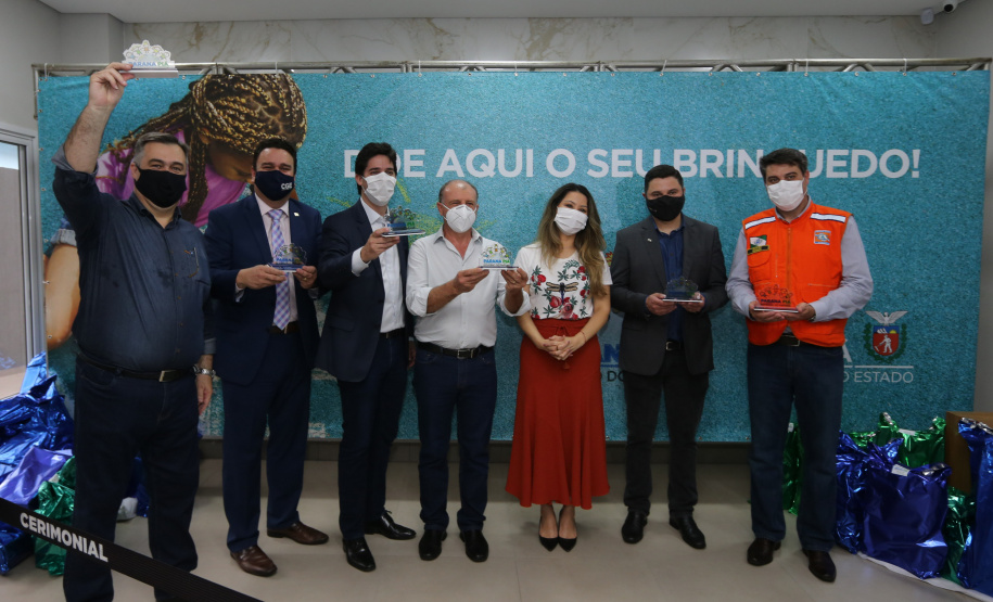 Parana Pia Encerramento da Campanha Paraná Piá, idealizada pela Primeira Dama do Estado, a Srª Luciana Saito Massa juntamente com a Superintendência Geral de Ação Solidária, no Hospital da Providencia em Apucarana, nesta quinta-feira(15).O objetivo da Campanha foi arrecadar brinquedos que foram entregues em comemoração ao dia das crianças. 15/10/2020 - Foto: Geraldo Bubniak/AEN