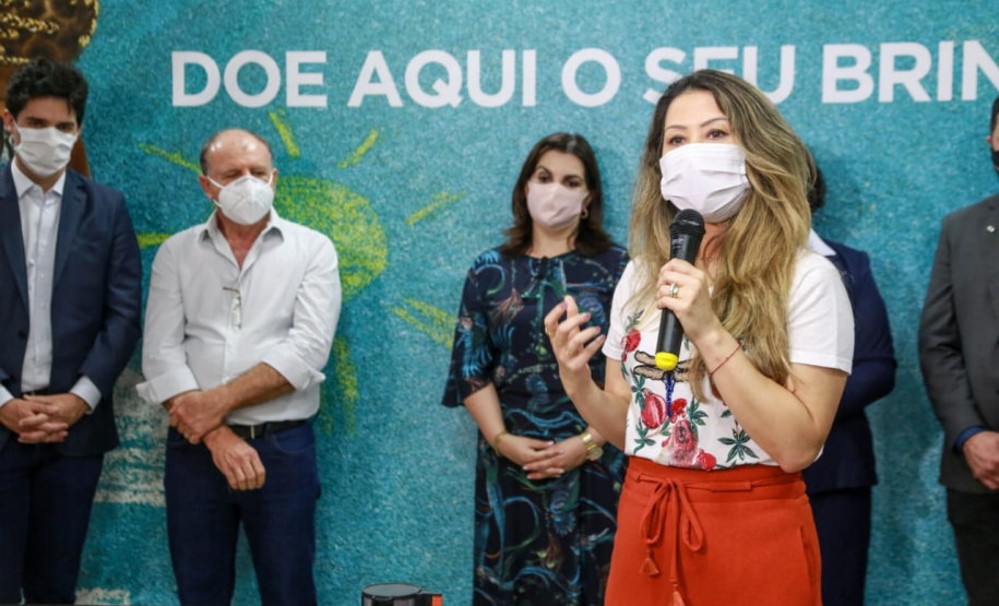 A campanha Paraná Piá terminou nesta quinta-feira (15) com uma entrega simbólica de 250 brinquedos para crianças internadas no Hospital da Providência em Apucarana, no Vale do Ivaí. A iniciativa, liderada pela primeira-dama Luciana Saito Massa, e pela Superintendência Geral de Ação Solidária (SGAS), do Governo do Estado, arrecadou mais de 15 mil brinquedos novos ou usados para celebrar o Dia das Crianças. Foto: Valdelino Pontes