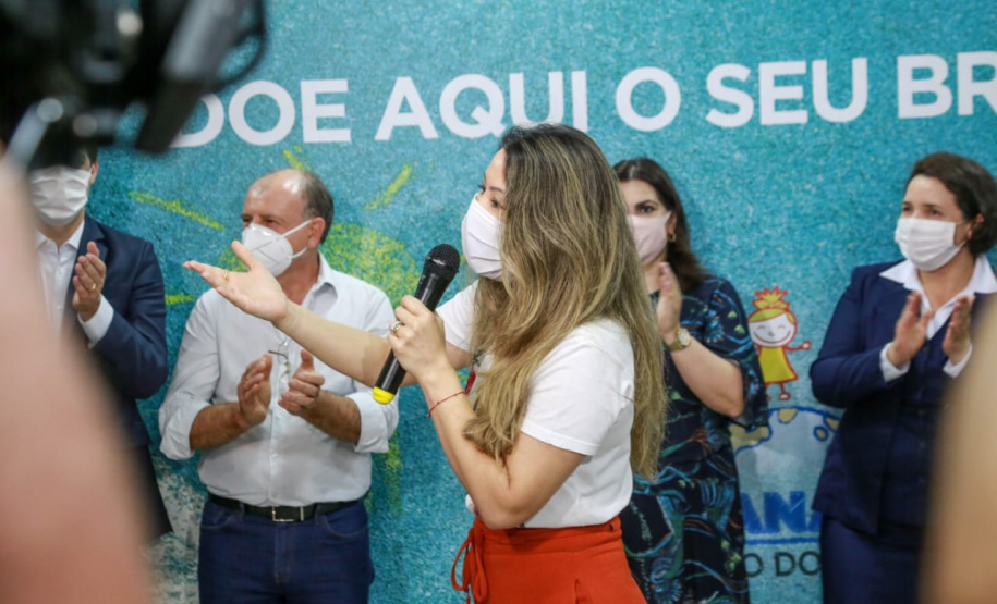 A campanha Paraná Piá terminou nesta quinta-feira (15) com uma entrega simbólica de 250 brinquedos para crianças internadas no Hospital da Providência em Apucarana, no Vale do Ivaí. A iniciativa, liderada pela primeira-dama Luciana Saito Massa, e pela Superintendência Geral de Ação Solidária (SGAS), do Governo do Estado, arrecadou mais de 15 mil brinquedos novos ou usados para celebrar o Dia das Crianças. Foto: Valdelino Pontes