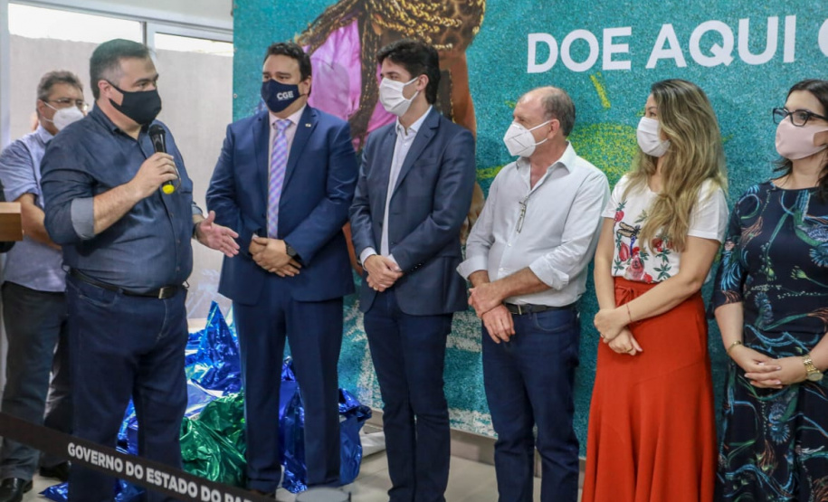 A campanha Paraná Piá terminou nesta quinta-feira (15) com uma entrega simbólica de 250 brinquedos para crianças internadas no Hospital da Providência em Apucarana, no Vale do Ivaí. A iniciativa, liderada pela primeira-dama Luciana Saito Massa, e pela Superintendência Geral de Ação Solidária (SGAS), do Governo do Estado, arrecadou mais de 15 mil brinquedos novos ou usados para celebrar o Dia das Crianças. Foto: Valdelino Pontes