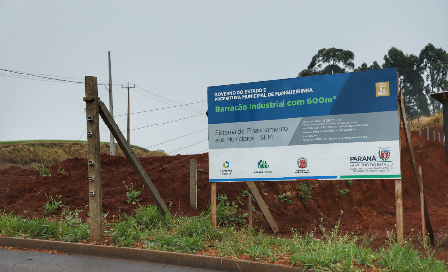 Mangueirinha ganha asfalto novo, parque e feira do agricultor. Feira do Produtor.