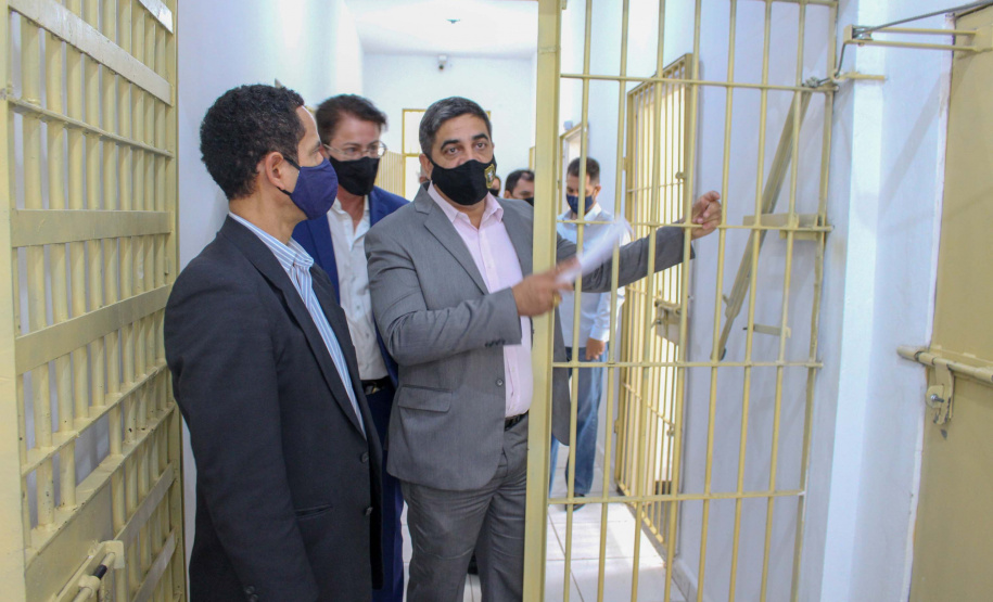 O Governo do Estado, por meio da Secretaria da Segurança Pública do Departamento Penitenciário (Depen), inaugurou nesta quinta-feira (15) a Cadeia Pública Feminina de Londrina. Totalmente reestruturado, o novo espaço, localizado no antigo 3º Distrito Policial, conta com 176 vagas e espaços mais adequados para a custódia de mulheres presas da região Norte.Foto:SESP