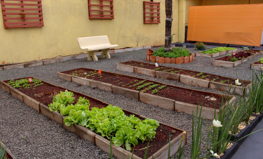 O Governo do Estado, por meio da Secretaria da Segurança Pública do Departamento Penitenciário (Depen), inaugurou nesta quinta-feira (15) a Cadeia Pública Feminina de Londrina. Totalmente reestruturado, o novo espaço, localizado no antigo 3º Distrito Policial, conta com 176 vagas e espaços mais adequados para a custódia de mulheres presas da região Norte.Foto:SESP