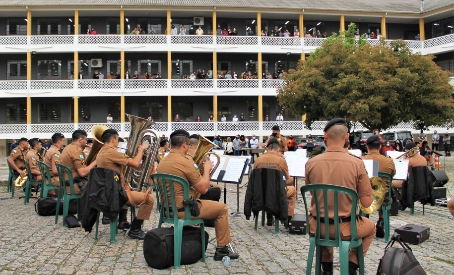 Banda da PM se apresenta na Secretaria da Educação. Foto:SEED