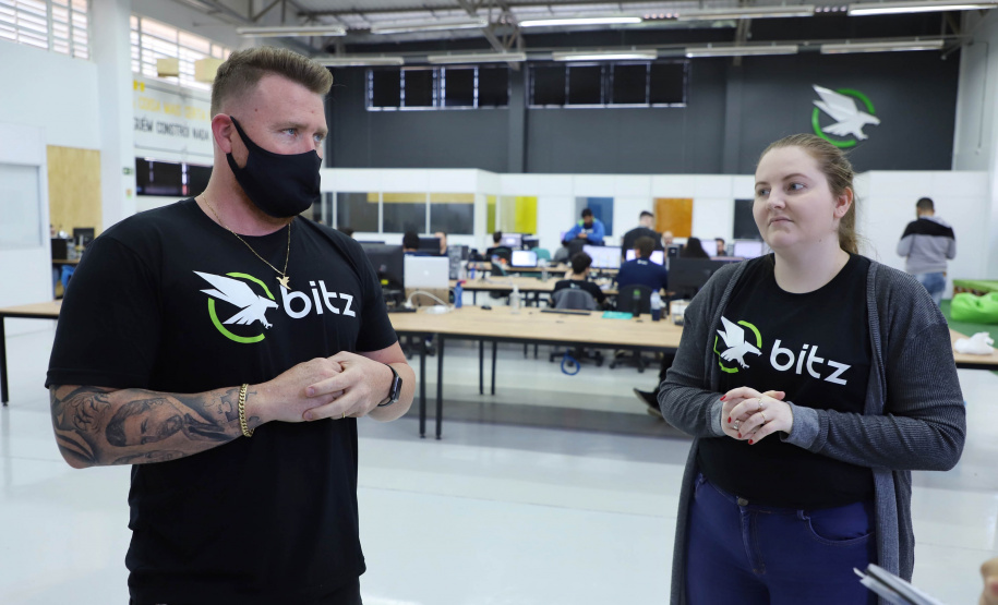 Larissa Caroline Pagnocelli e
Thiago Guilherme Santin, sócios da Bitz.