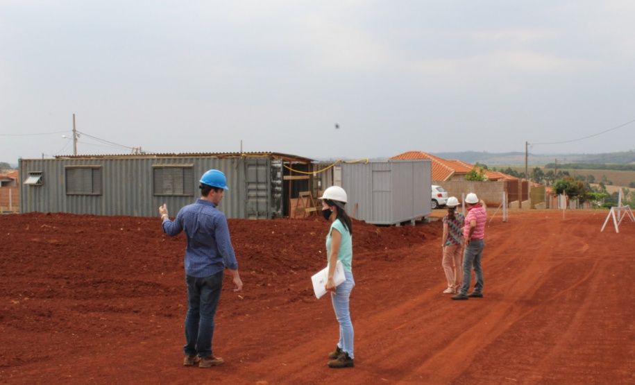 Técnicos da Cohapar realizaram nesta semana as primeiras visitas técnicas aos canteiros de obras de dois novos conjuntos habitacionais na região de Maringá. A etapa inicial do trabalho de fiscalização aconteceu em Marumbi, onde estão sendo construídas 50 casas populares, e em Flórida, que recebe outras 32 unidades. Foto: Cohapar
