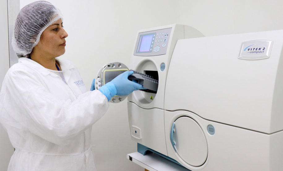 Para aprimorar a qualidade das análises e ensaios tecnológicos o Instituto de Tecnologia do Paraná (Tecpar) adquiriu uma série equipamentos que conferem mais eficiência, precisão e agilidade aos processos de trabalho. Os novos aparelhos, que totalizam um investimento de cerca de R$ 600 mil, foram adquiridos por meio de incentivos do Sistema Brasileiro de Tecnologia (Sibratec), com recursos da Financiadora de Estudos e Projetos (Finep). Foto:Tecpar