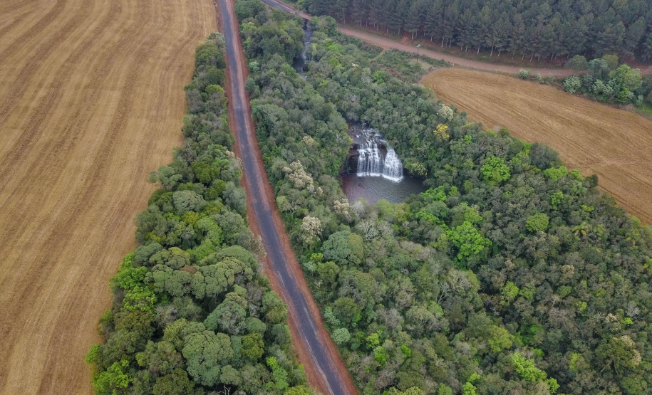 Primeira estrada rural de Mariópolis ganha asfalto.Foto: Jose Fernando Ogura/AEN