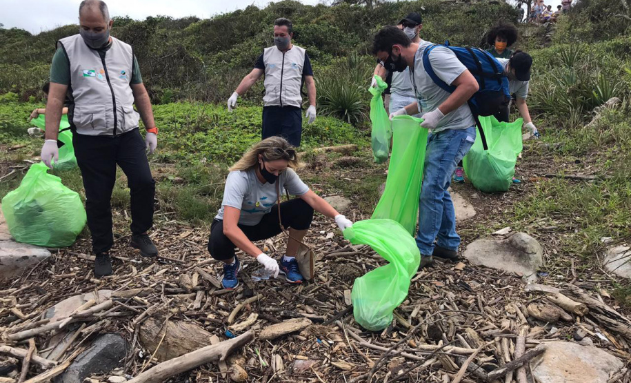 O projeto Um Dia no Parque começou neste domingo (18) em seis Unidades de Conservação (UCs) do Paraná, com atividades diferenciadas de conscientização ambiental. A ação é do Instituto Água e Terra (IAT), órgão vinculado à Secretaria de Estado do Desenvolvimento Sustentável e do Turismo, em parceria com a Rede Pró-UC, a Coalizão Pró-Unidades de Conservação e apoio da Águas Ouro Fino. Foto:SEDEST
