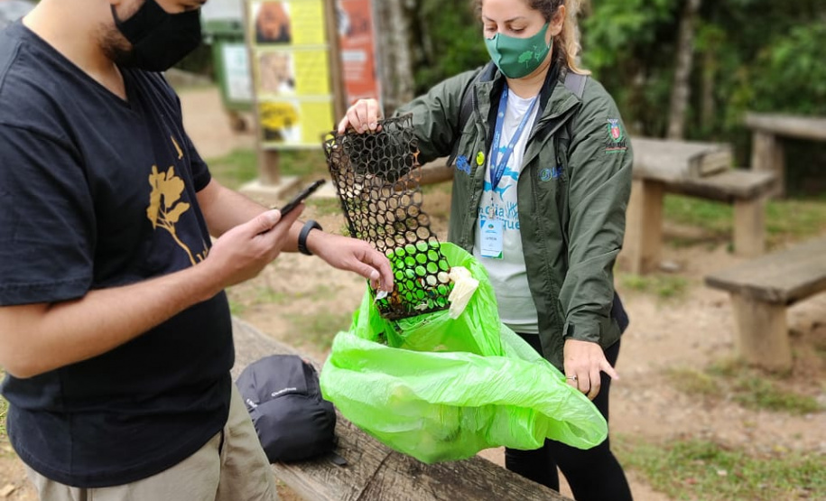 O projeto Um Dia no Parque começou neste domingo (18) em seis Unidades de Conservação (UCs) do Paraná, com atividades diferenciadas de conscientização ambiental. A ação é do Instituto Água e Terra (IAT), órgão vinculado à Secretaria de Estado do Desenvolvimento Sustentável e do Turismo, em parceria com a Rede Pró-UC, a Coalizão Pró-Unidades de Conservação e apoio da Águas Ouro Fino.