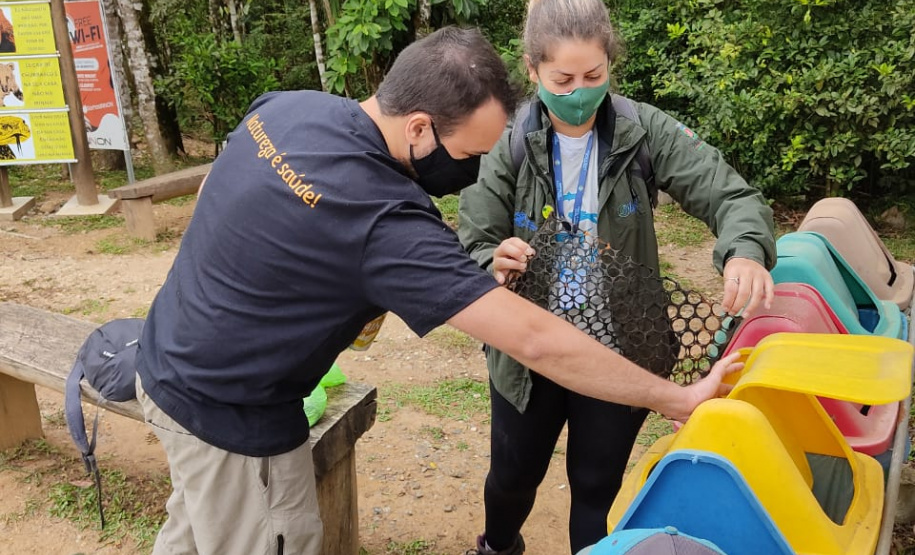 O projeto Um Dia no Parque começou neste domingo (18) em seis Unidades de Conservação (UCs) do Paraná, com atividades diferenciadas de conscientização ambiental. A ação é do Instituto Água e Terra (IAT), órgão vinculado à Secretaria de Estado do Desenvolvimento Sustentável e do Turismo, em parceria com a Rede Pró-UC, a Coalizão Pró-Unidades de Conservação e apoio da Águas Ouro Fino.