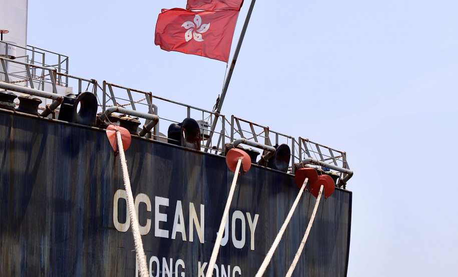 Este ano, os portos do Paraná receberam navios de 48 nacionalidades diferentes. De janeiro até setembro, 1.845 atracações aconteceram nos terminais de Paranaguá e Antonina. A bandeira mais frequente foi a da República das Ilhas Marshall, um pequeno país da Oceania, que apareceu em 273 embarcações.