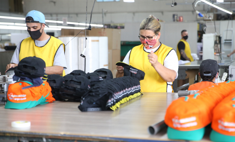 FEITO NO PARANA - Apucarana Capital do Bone. Empresa B2 Brindes.05/10/2020 - Foto: Geraldo Bubniak/AEN